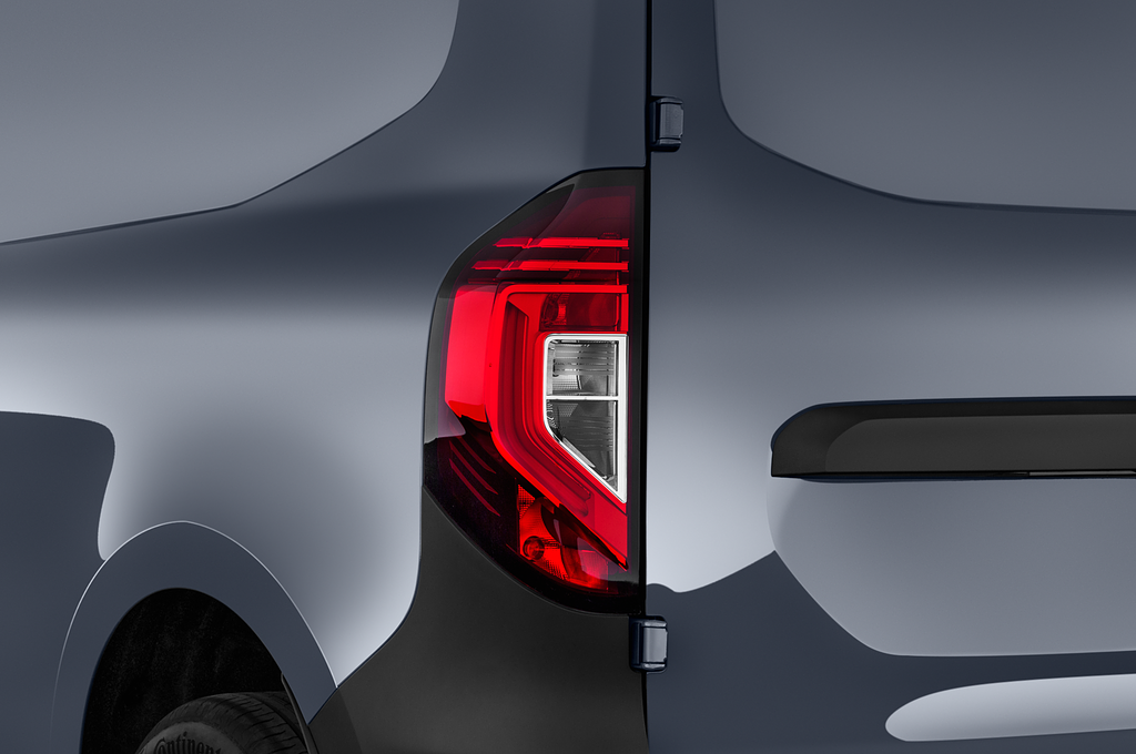 Nissan Townstar Electric (Baujahr 2023) EV Tekna 4 Türen Rücklicht