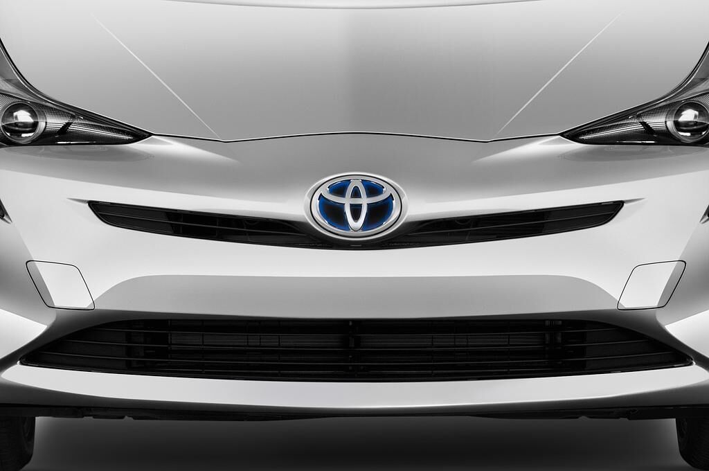Toyota Prius (Baujahr 2018) Executive 5 Türen Kühlergrill und Scheinwerfer