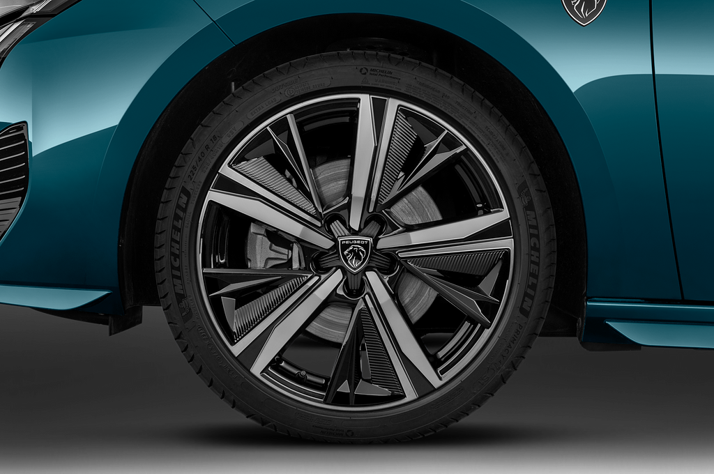 Peugeot 308 SW (Baujahr 2022) GT Pack 5 Türen Reifen und Felge