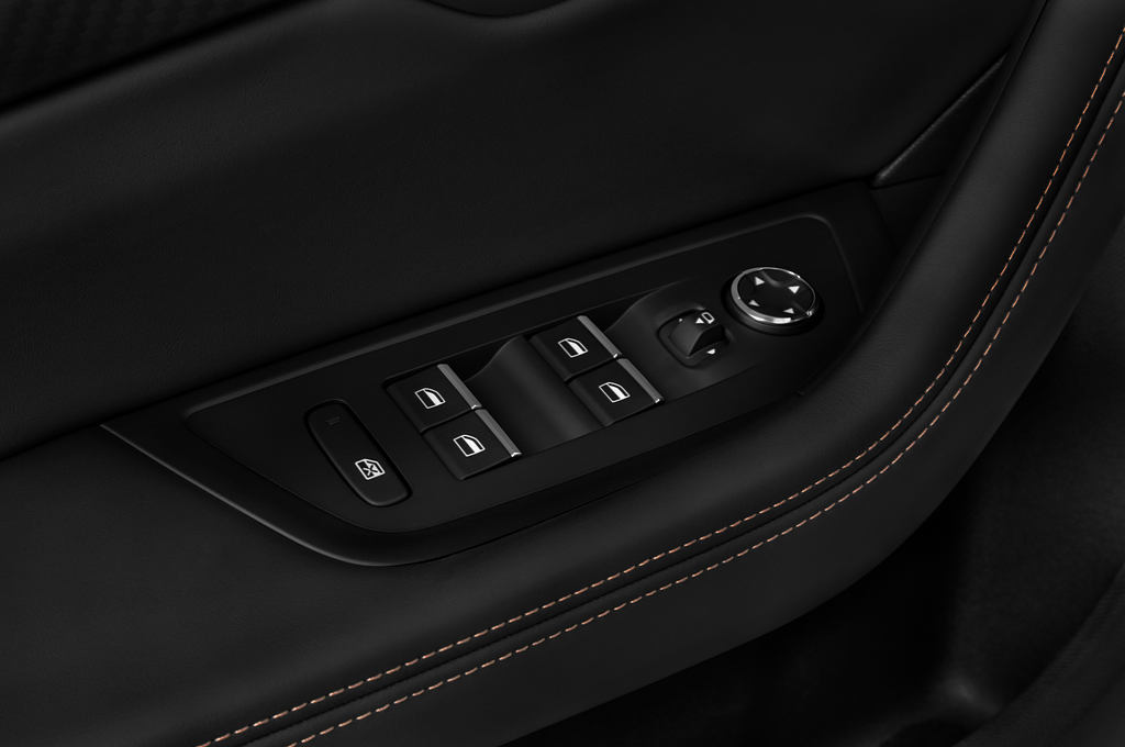 Peugeot 508 SW (Baujahr 2019) GT 5 Türen Bedienungselemente Tür