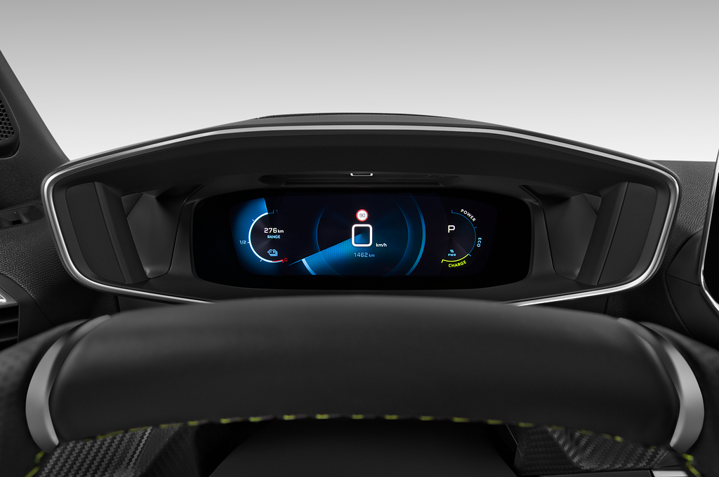 Peugeot e-2008 (Baujahr 2020) GT 5 Türen Tacho und Fahrerinstrumente