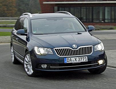 Ein nettes Feature des Skoda Superb ist die Beifahrersitzverstellung von den Rücksitzen aus.