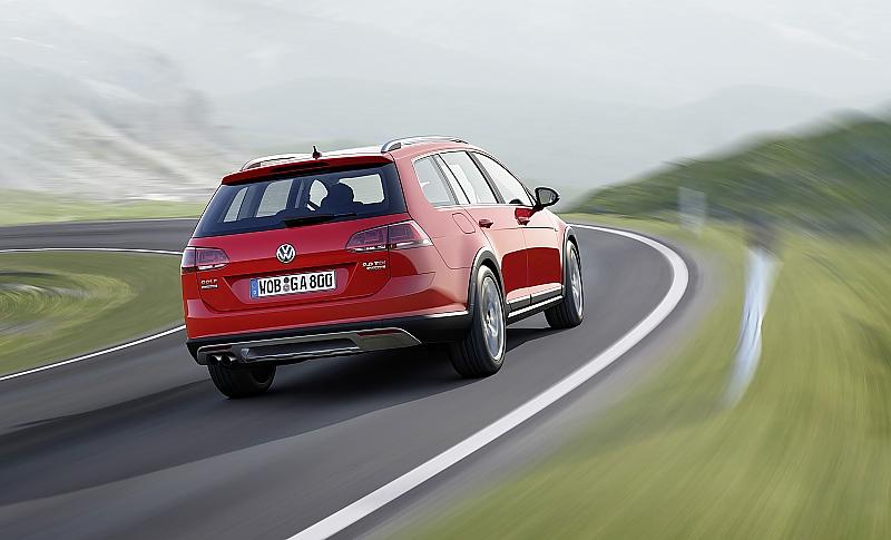 Erstmals im Golf bietet Volkswagen einen 1,8 Liter großen TSI mit 132 kW / 180 PS an.