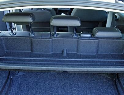 Mit umgeklappter Rückbank steht ein 806 Liter großer Transportraum zur Verfügung. 