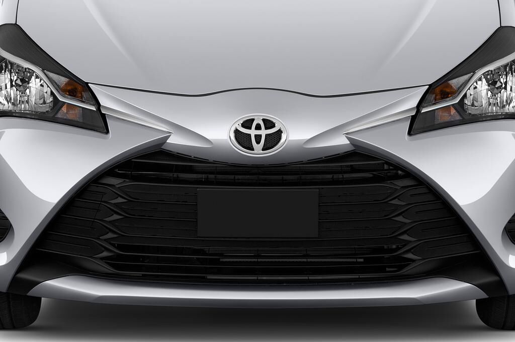 Toyota Yaris (Baujahr 2018) - 3 Türen Kühlergrill und Scheinwerfer