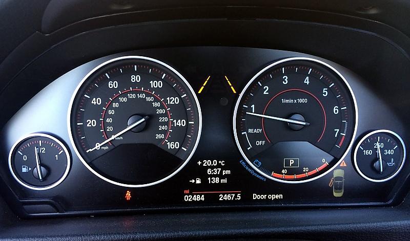 BMW 435i Cabrio: die übersichtlichen Instrumente - hier der US-Version