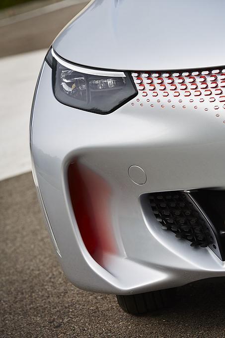 Die Front ist aerodynamisch optimiert