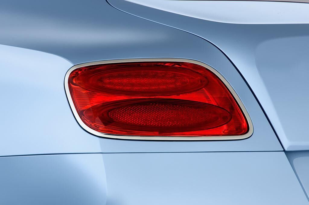 Bentley Continental GTC (Baujahr 2015) V8 4Wd At 2 Türen Rücklicht