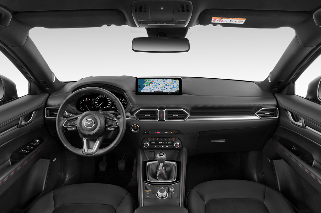 Mazda CX-5 (Baujahr 2022) Homura 5 Türen Cockpit und Innenraum