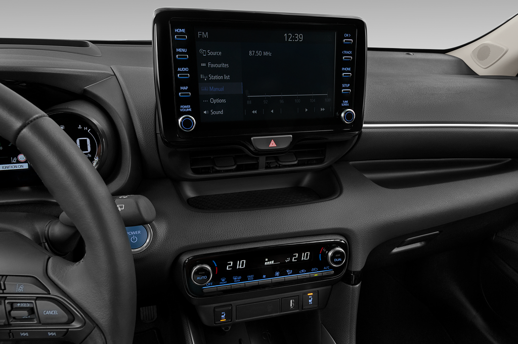 Mazda Mazda2 Hybrid (Baujahr 2022) Select 5 Türen Mittelkonsole