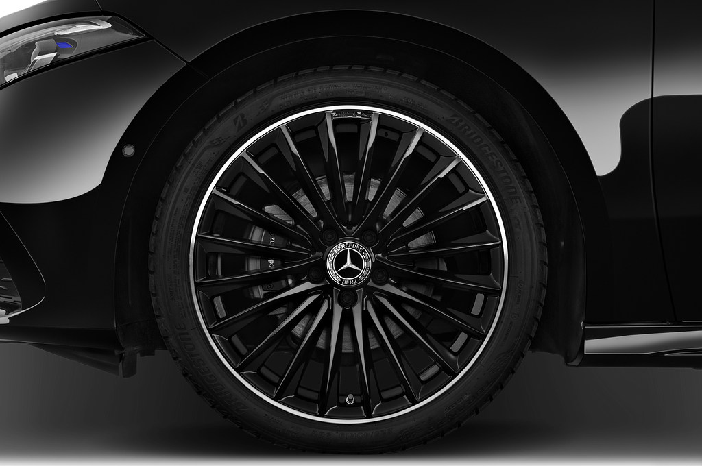 Mercedes A Class Berline (Baujahr 2023) AMG Line 4 Türen Reifen und Felge