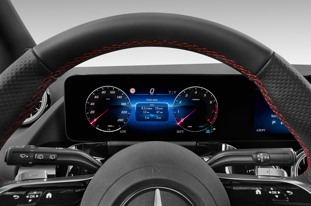 Mercedes B Class (Baujahr 2023) AMG Line 5 Türen Tacho und Fahrerinstrumente