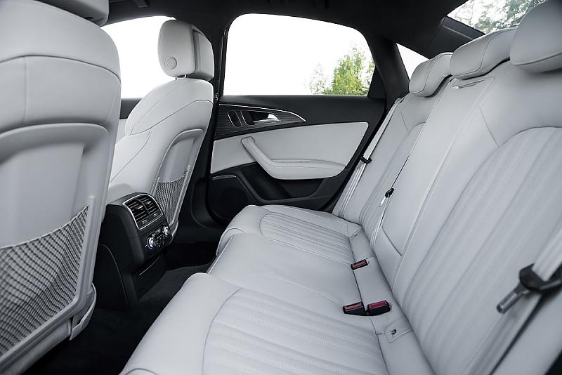 Audi A6 1.8 TFSI - das großzügige Platzangebot im Fond