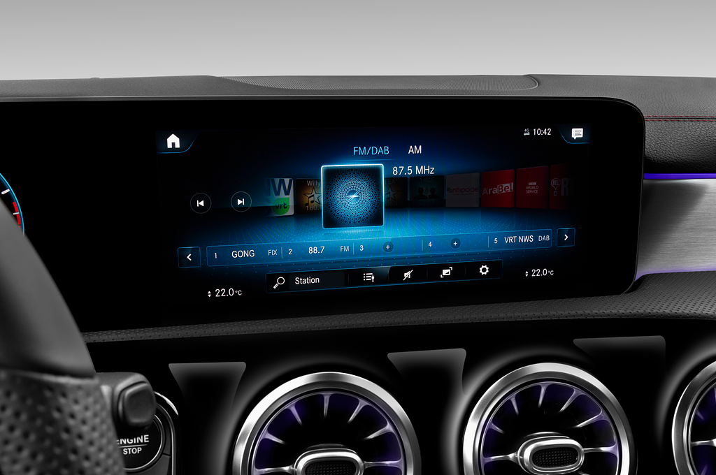 Mercedes CLA Shooting Brake (Baujahr 2022) 250 e AMG Line 5 Türen Radio und Infotainmentsystem
