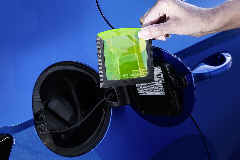 Skoda Fabia 1.2 TSI - der Eiskratzer im Tankdeckel