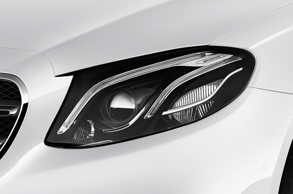 Mercedes E Class (Baujahr 2021) Avantgarde 4 Türen Scheinwerfer