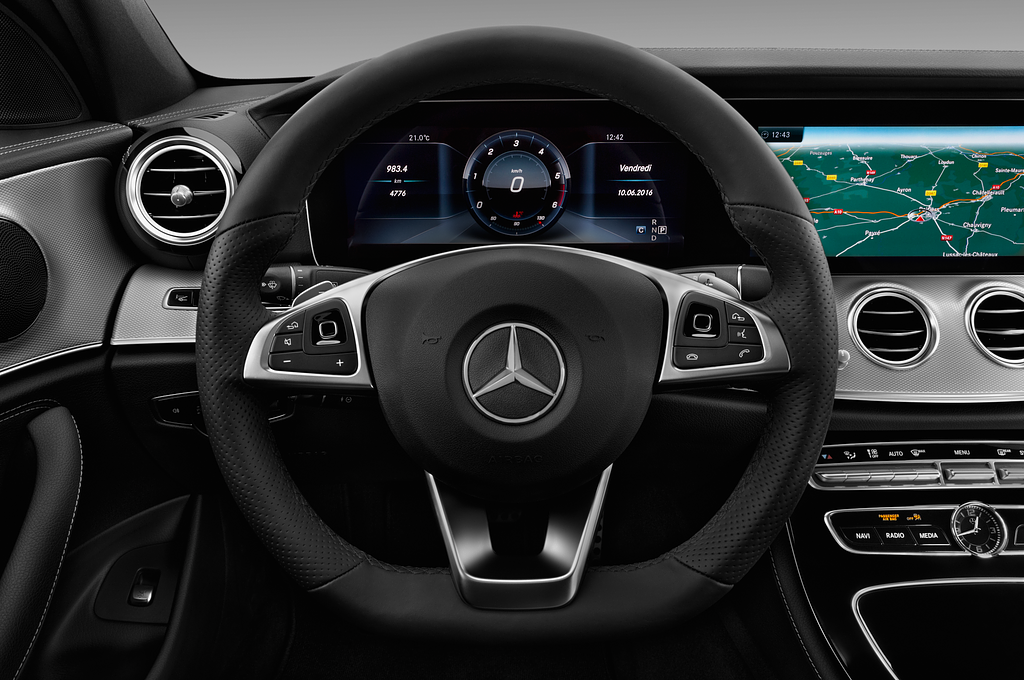 Mercedes E Class (Baujahr 2021) Avantgarde 4 Türen Lenkrad