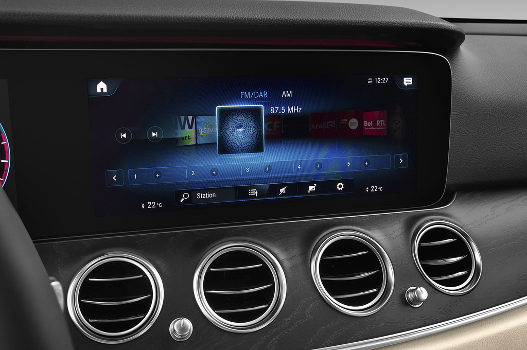 Mercedes E Class (Baujahr 2021) Avantgarde 4 Türen Radio und Infotainmentsystem