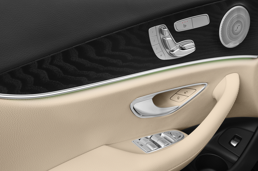 Mercedes E Class (Baujahr 2021) Avantgarde 4 Türen Bedienungselemente Tür