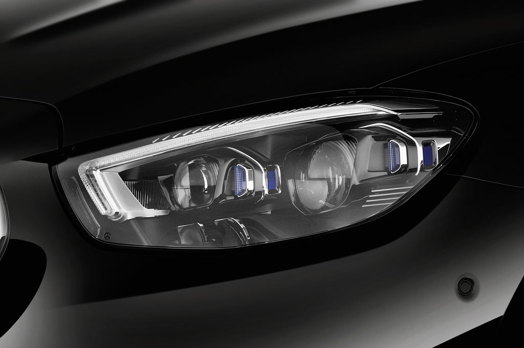 Mercedes E Class (Baujahr 2021) Avantgarde 4 Türen Scheinwerfer