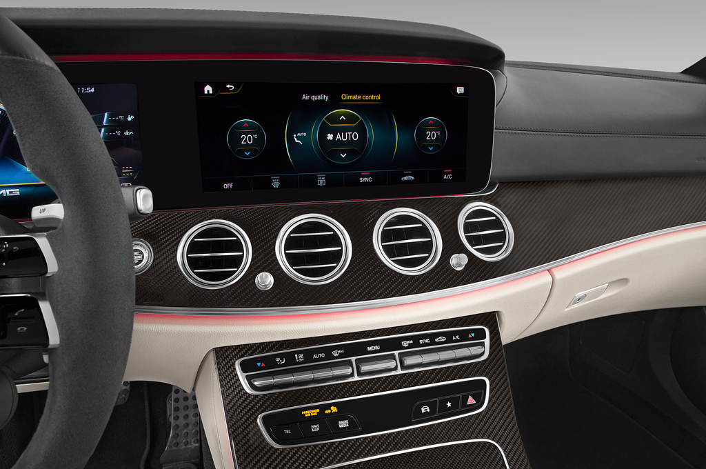 Mercedes E Class (Baujahr 2021) 63 S AMG 4 Türen Temperatur und Klimaanlage