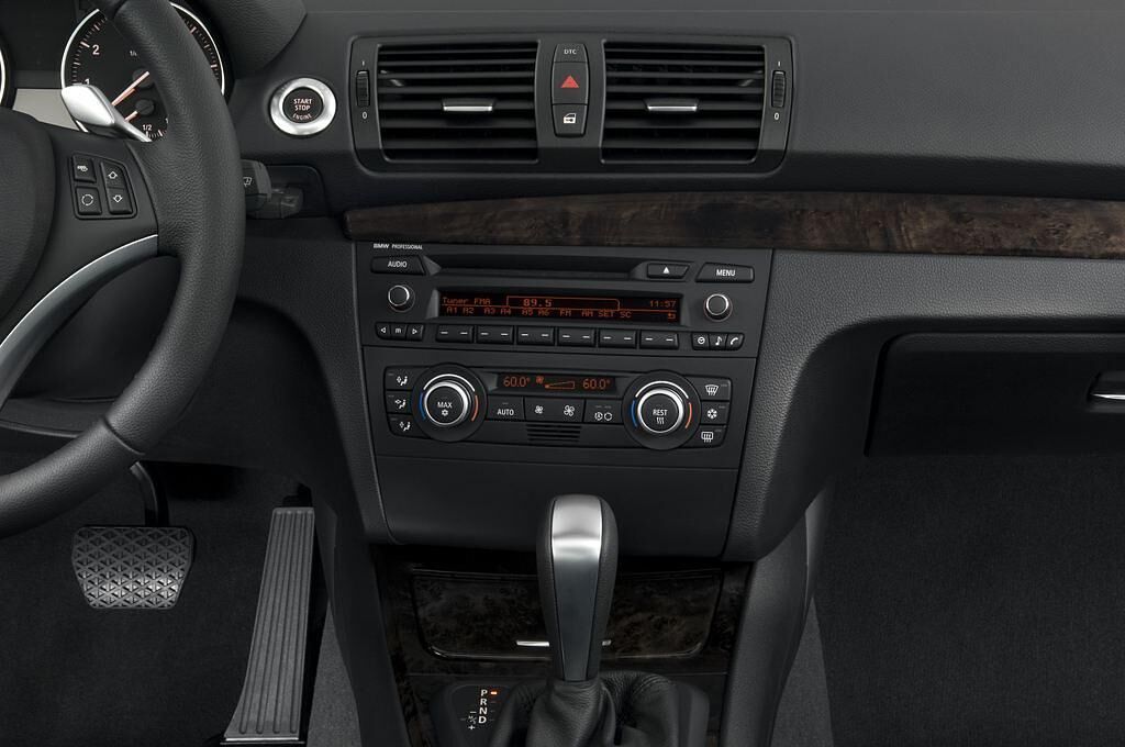 BMW 1 Series (Baujahr 2010) 125i 2 Türen Mittelkonsole