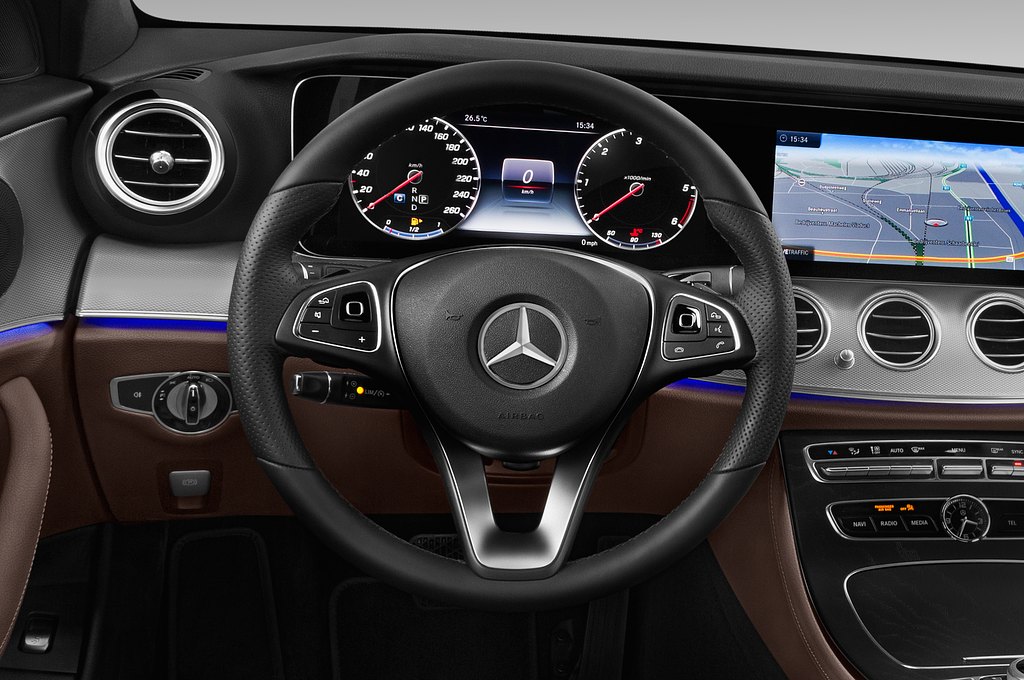 Mercedes E Class (Baujahr 2022) - 4 Türen Lenkrad