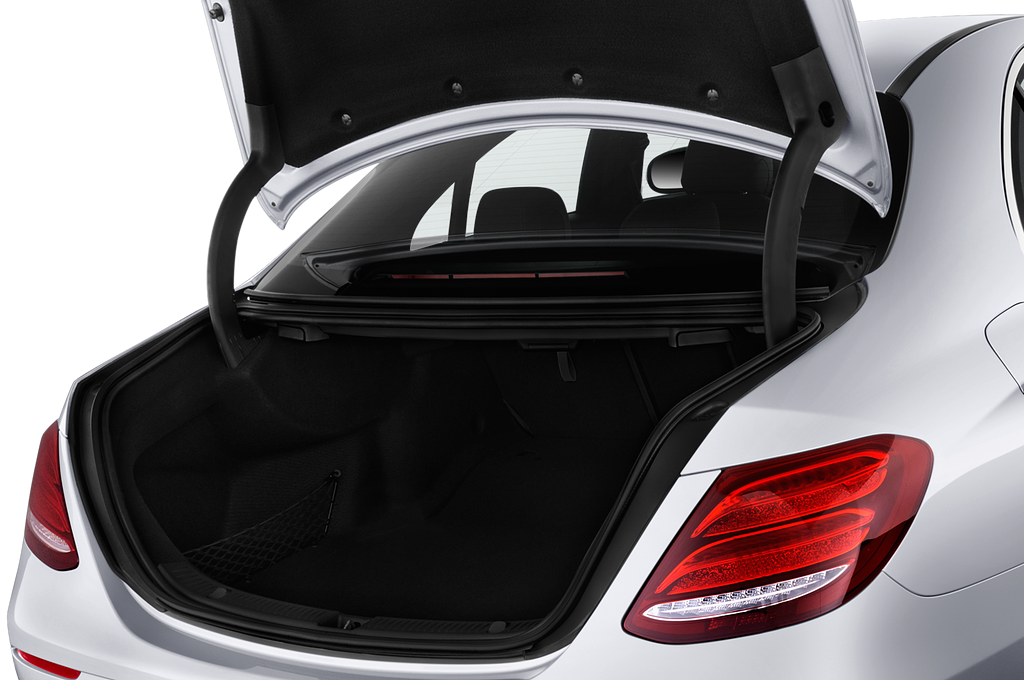 Mercedes E Class (Baujahr 2022) - 4 Türen Kofferraum