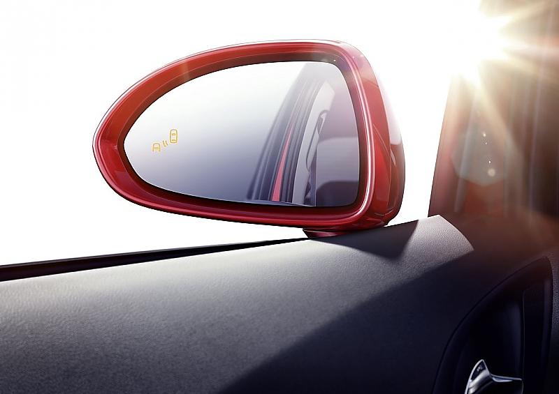 Beim Opel Corsa gibt es einen Toten-Winkel-Warner