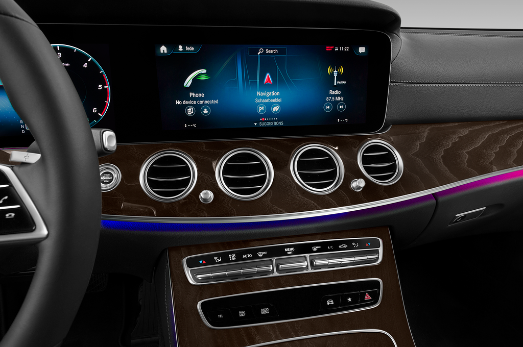 Mercedes E Class (Baujahr 2022) - 4 Türen Mittelkonsole