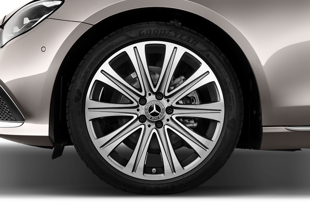 Mercedes E Class (Baujahr 2022) - 4 Türen Reifen und Felge