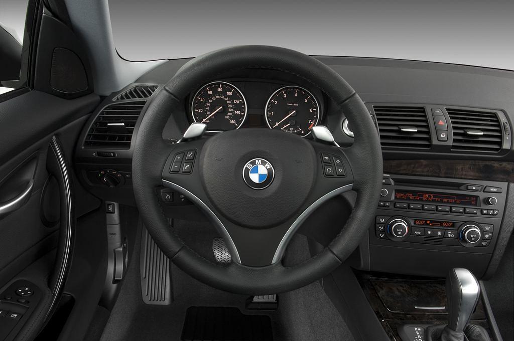 BMW 1 Series (Baujahr 2010) 125i 2 Türen Lenkrad