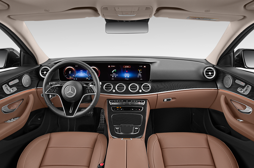 Mercedes E Class (Baujahr 2021) All terrain Avantgarde 5 Türen Cockpit und Innenraum