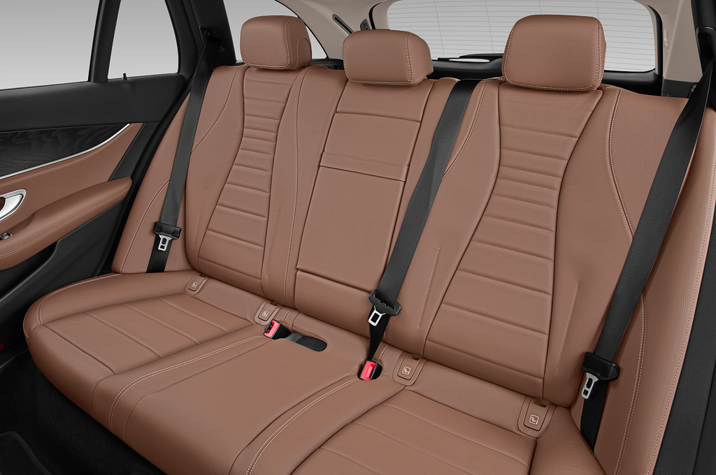 Mercedes E Class (Baujahr 2021) All terrain Avantgarde 5 Türen Rücksitze