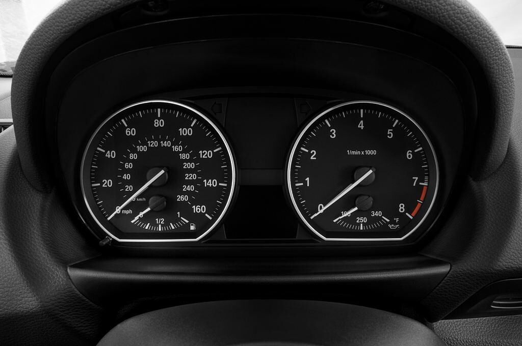 BMW 1 Series (Baujahr 2010) 135i 2 Türen Tacho und Fahrerinstrumente