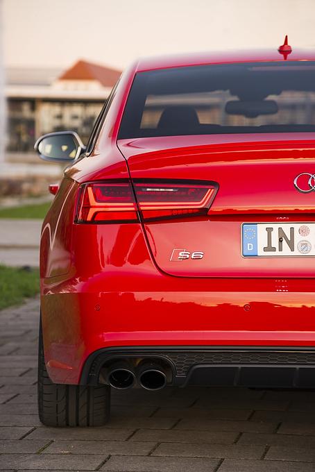 Seine Leistung sieht man der Audi S6 Limousine nicht an