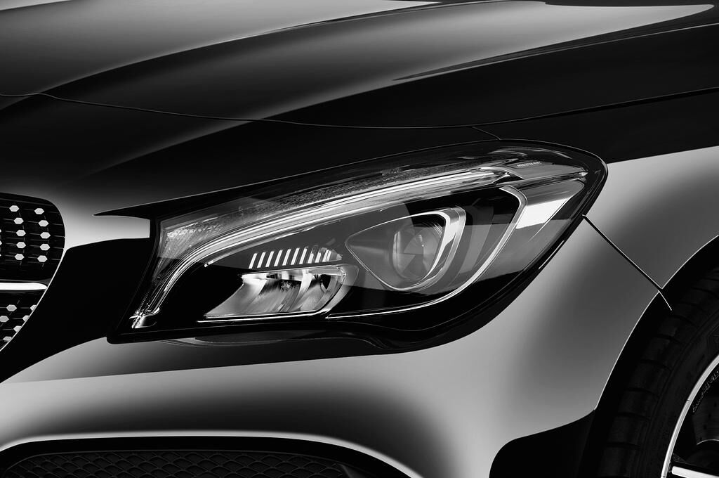 Mercedes CLA Shooting Brake (Baujahr 2018) Sport 5 Türen Scheinwerfer