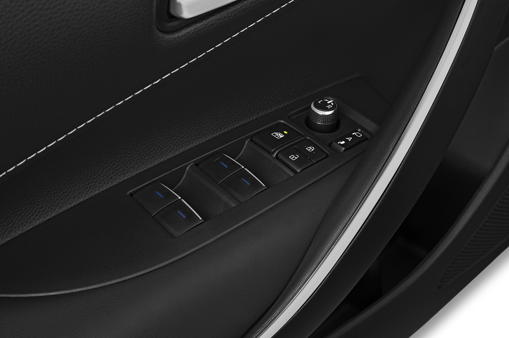 Suzuki Swace (Baujahr 2021) Comfort+ 5 Türen Bedienungselemente Tür
