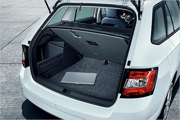 Der optionale Einlegeboden für 140 Euro schafft Abhilfe - ohne diesen sollte man den Kombi nicht kaufen