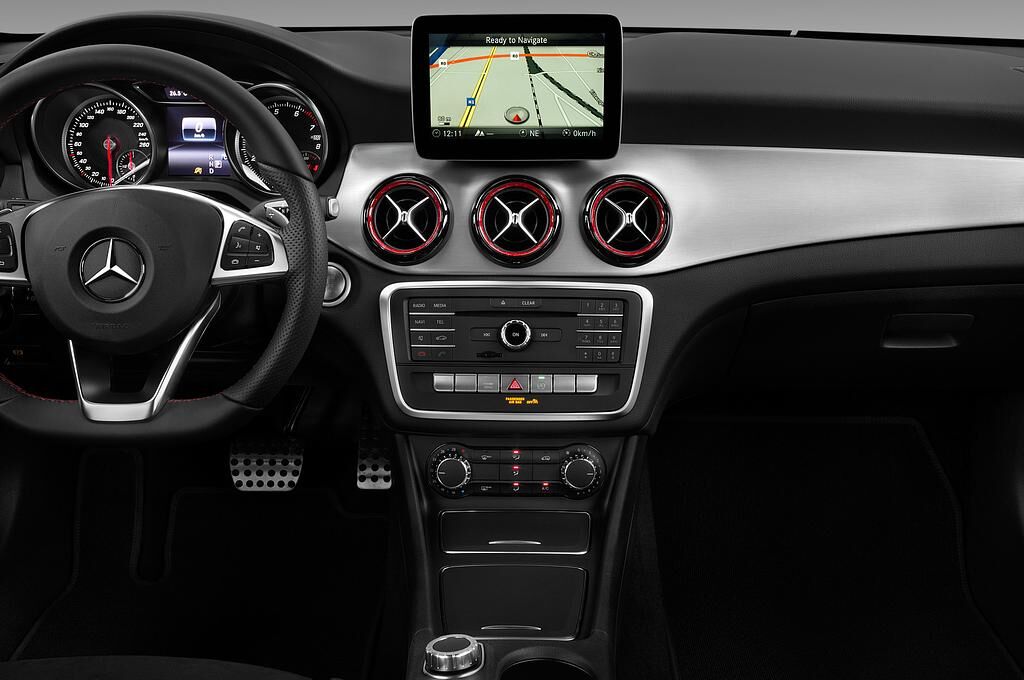 Mercedes CLA Shooting Brake (Baujahr 2018) Sport 5 Türen Mittelkonsole