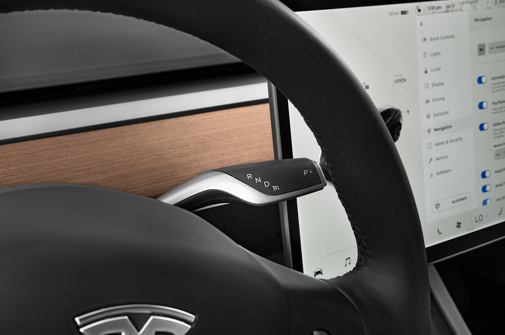 Tesla Model 3 (Baujahr 2022) Long Range 4 Türen Schalthebel