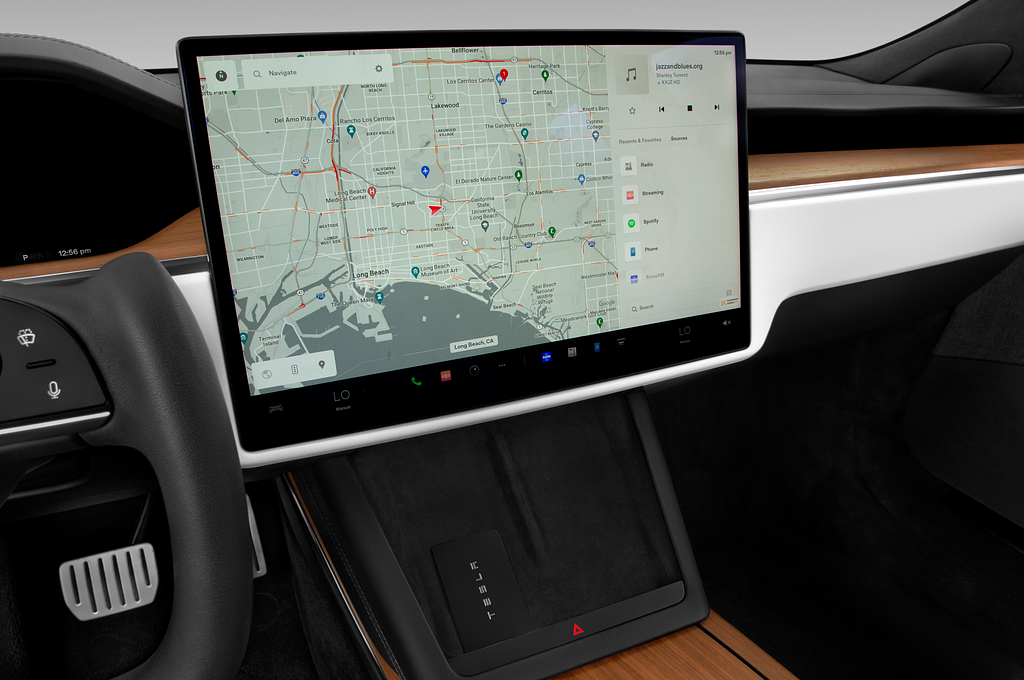 Tesla Model S (Baujahr 2021) Plaid 5 Türen Mittelkonsole