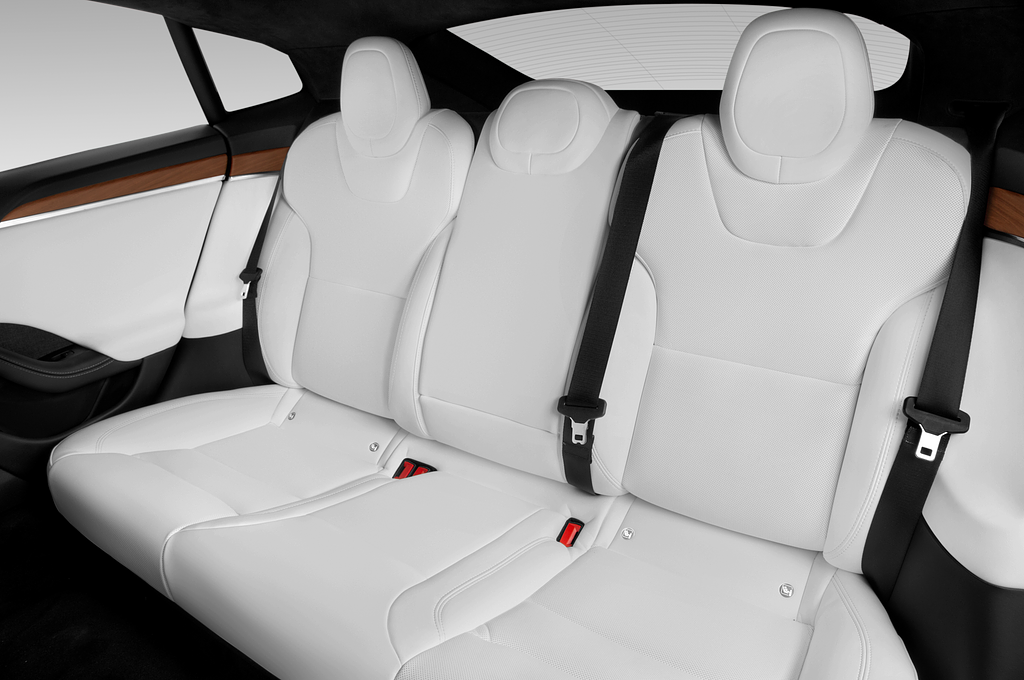 Tesla Model S (Baujahr 2021) Plaid 5 Türen Rücksitze