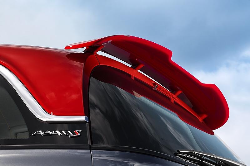 Unübersehbar: Derr Heckspoiler des Opel Adam S