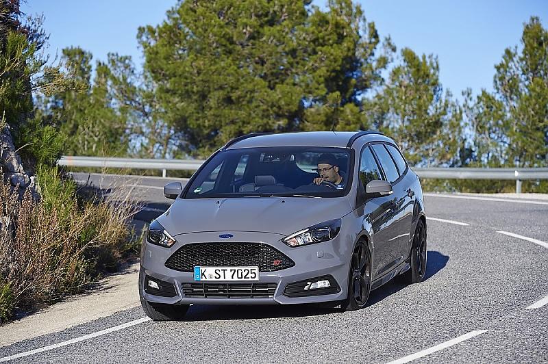 Der Ford Focus ST Turnier ist 20 Zentimeter länger.