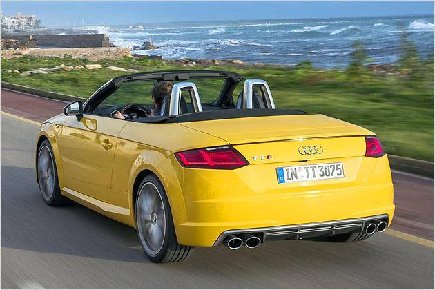 In der jüngsten Auflage hat der TT Roadster (wie auch sein Coupé-Bruder) eine markantere Form bekommen