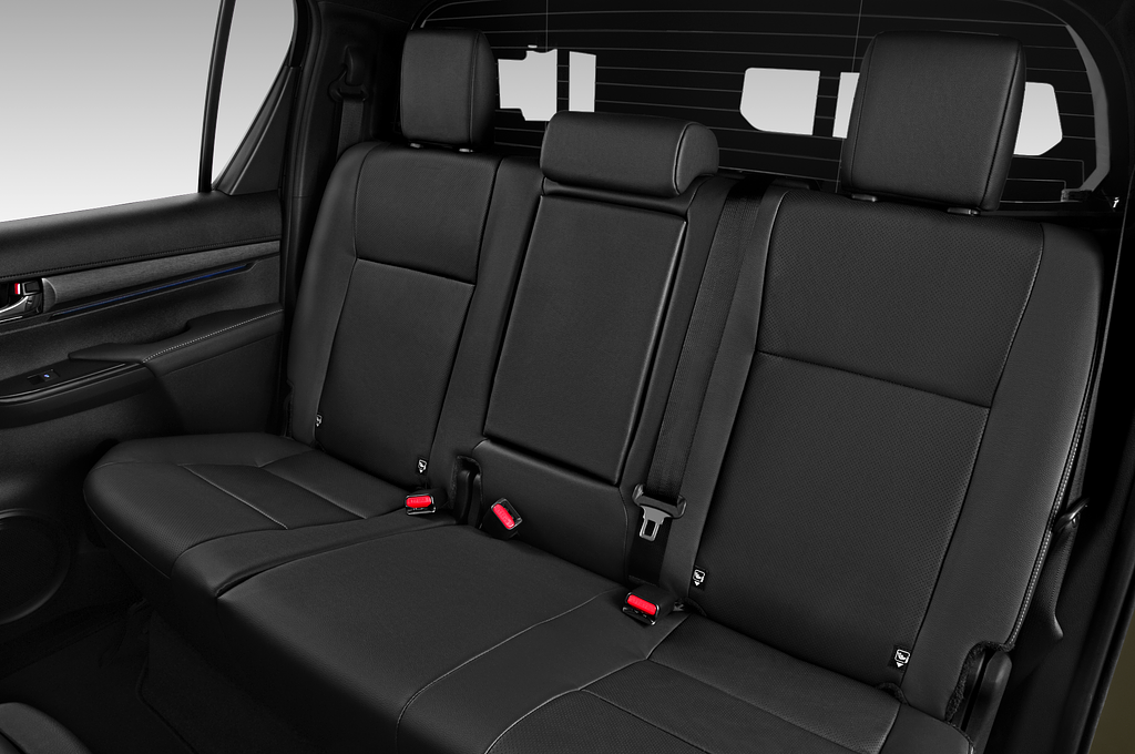 Toyota Hilux (Baujahr 2021) Invincible Crew Cab 4 Türen Rücksitze