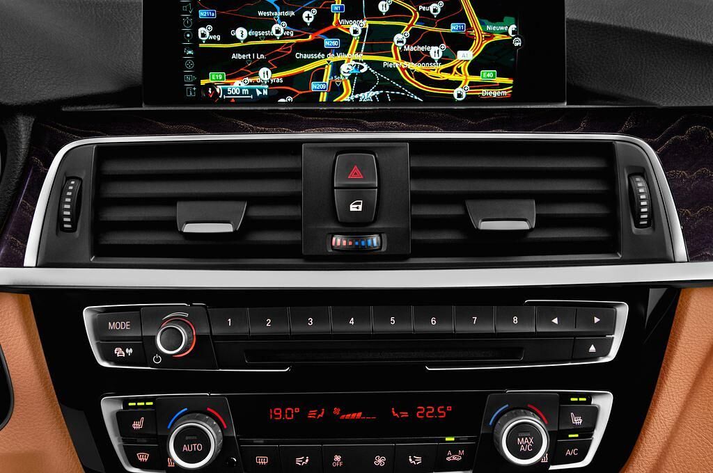 BMW 3 Series (Baujahr 2016) Luxury Line 4 Türen Lüftung