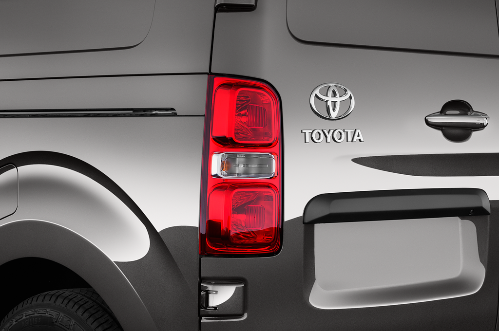 Toyota Proace EV (Baujahr 2022) Comfort 4 Türen Rücklicht