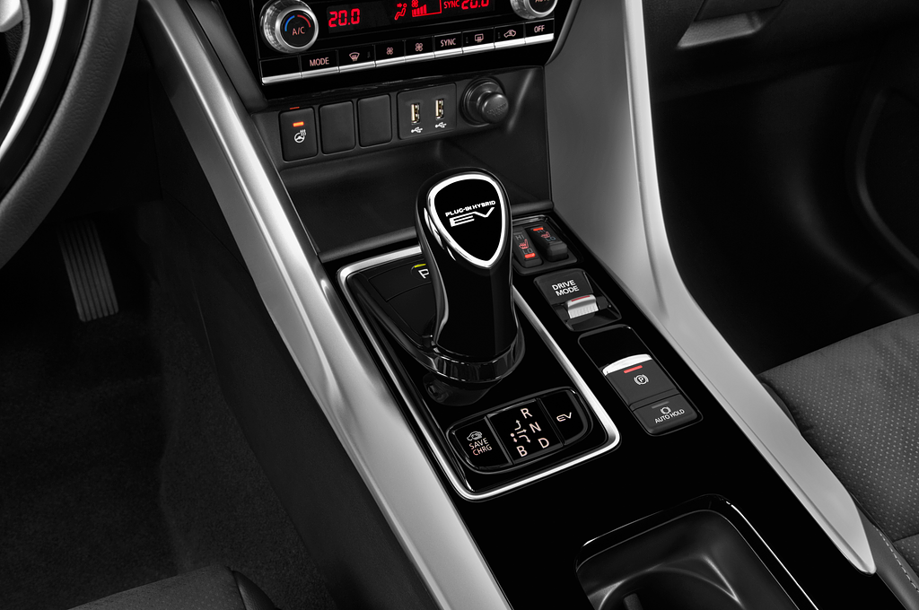 Mitsubishi Eclipse Cross PHEV (Baujahr 2021) Plus 5 Türen Schalthebel